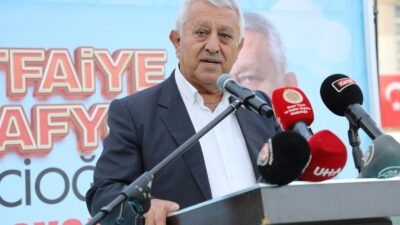 Afyonkarahisar Belediye Başkanı Mehmet Zeybek, büyük bir vefa örneği göstererek