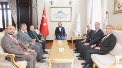 Afyonkarahisar’da Ahilik Haftası kutlamaları kapsamında Kocatepe Parkı’nda bulunan Atatürk Anıtı’na