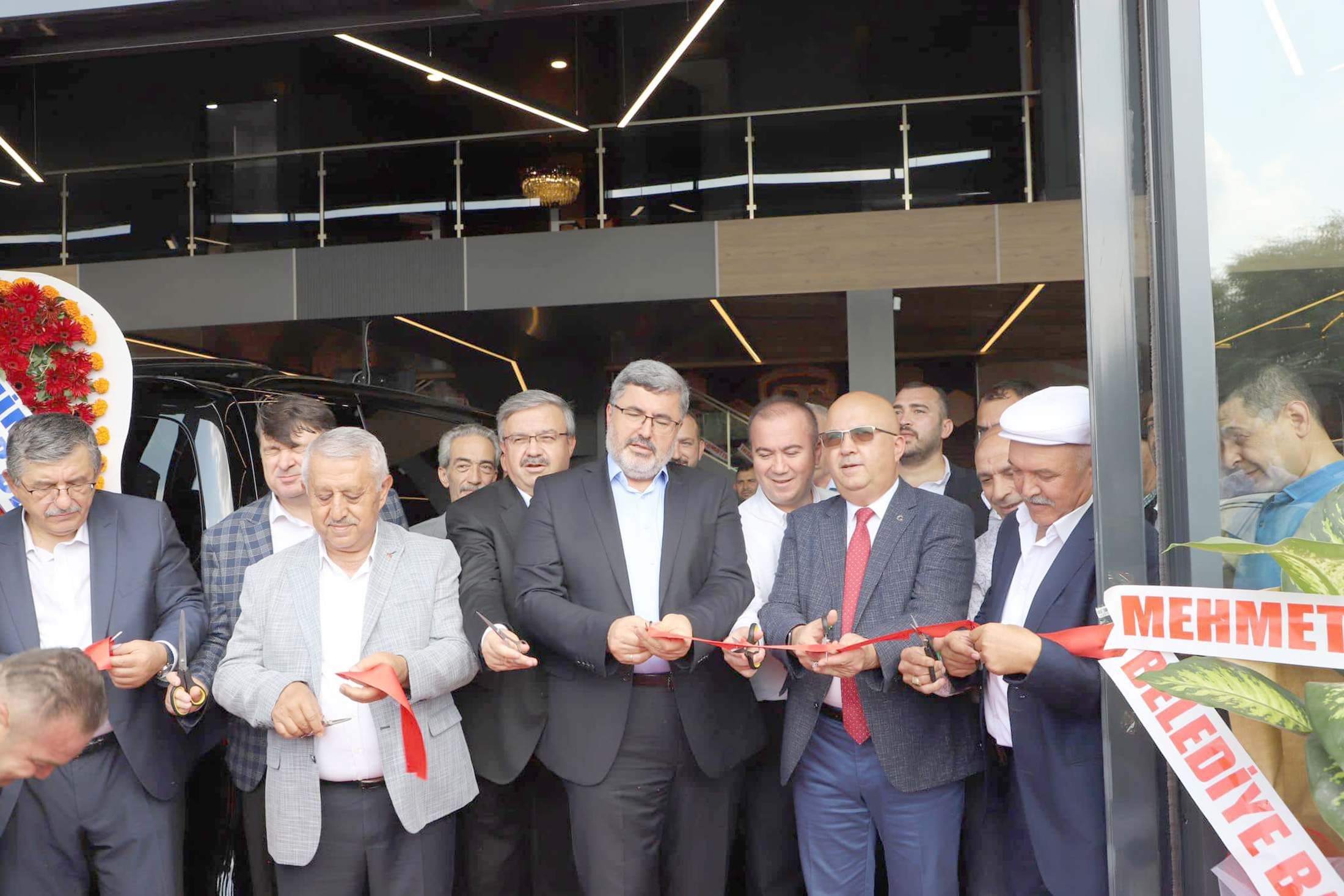 Afyonkarahisar’da Galericiler Sitesine yeni bir soluk getiren Arslan Otomotiv’in açılışı