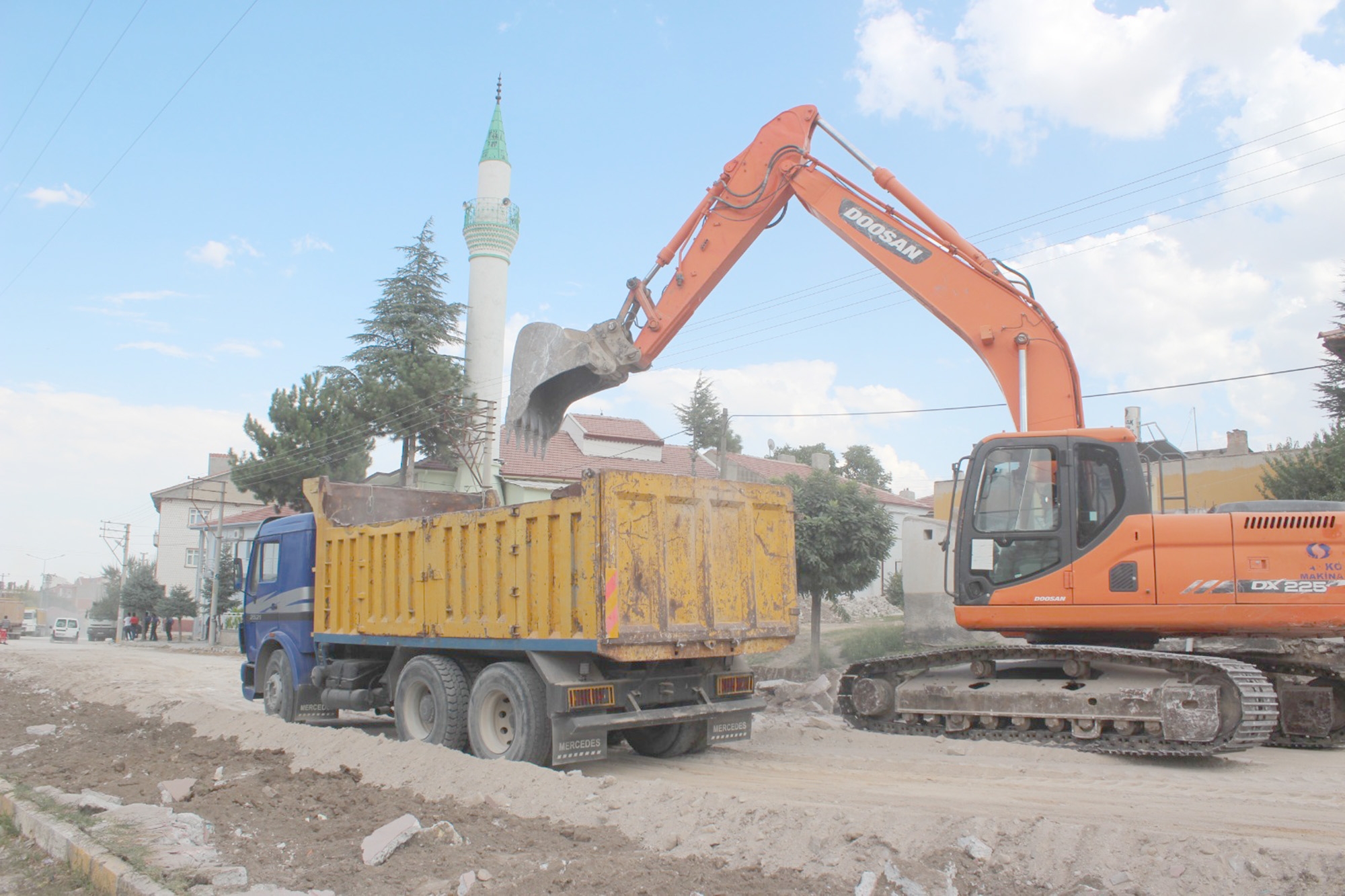 Emirdağ Belediyesi, asfaltlanacak olan Afyon yolu ve Elhan yolunda planlanan