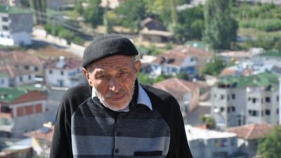 Afyon Kocatepe Üniversitesi Rektörü Mehmet Karakaş babasını kaybetti. Karakaş vefat
