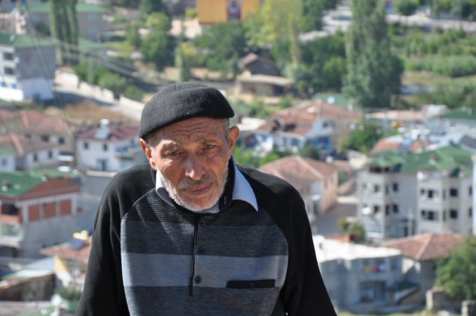 Afyon Kocatepe Üniversitesi Rektörü Mehmet Karakaş babasını kaybetti. Karakaş vefat
