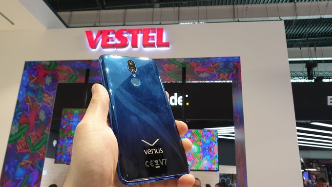 İddiaya göre “Üniversite öğrencilerine vergisiz telefon” satışına yönelik düzenlemede üst