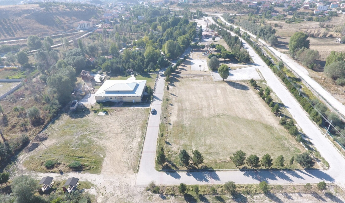 İscehisar ilçesinde Yukarıöz Parkı’nda bulunan alana yapılacak olan Millet Bahçesi