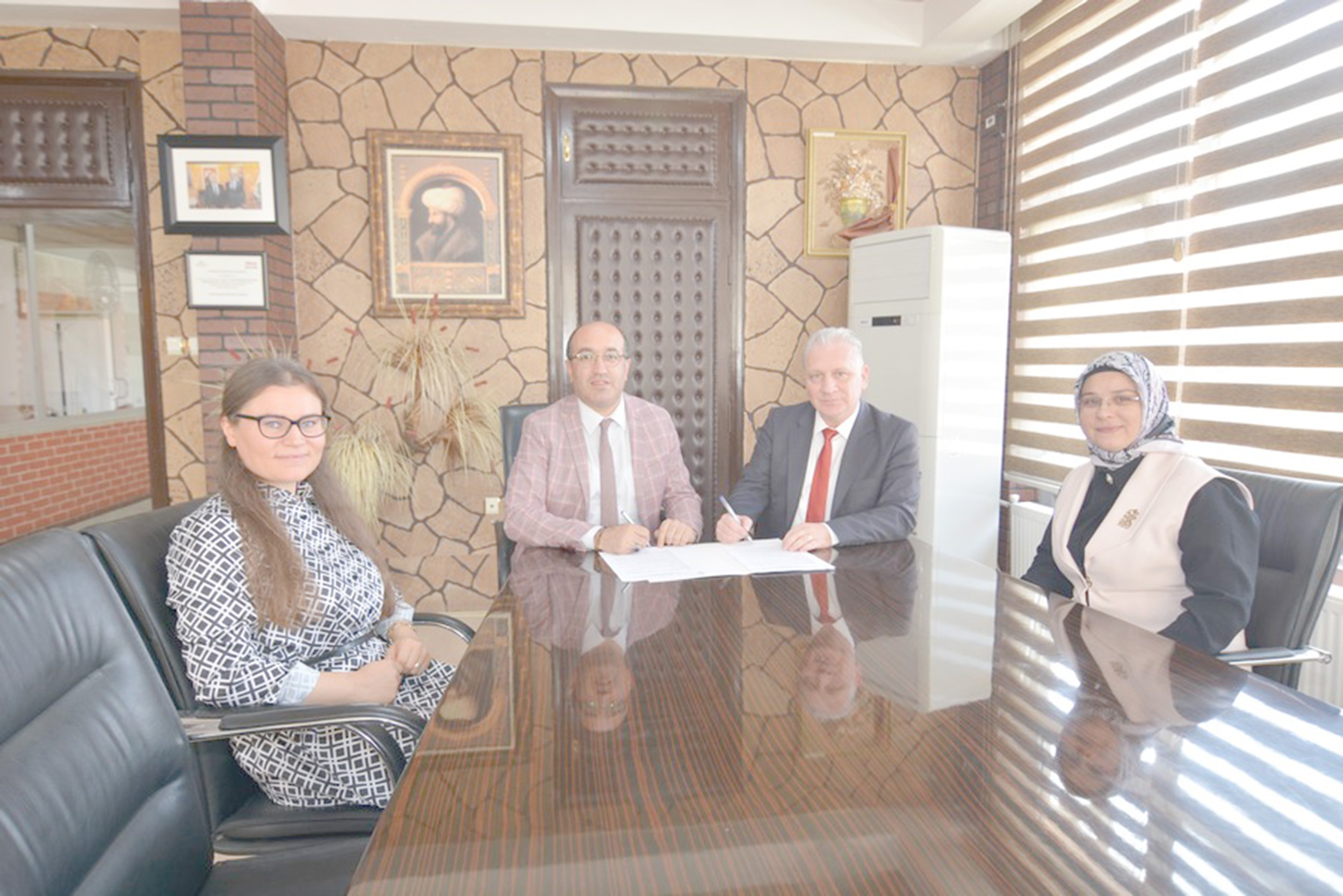 Sandıklı Belediye Başkanı Dr. Mustafa Çöl ve Sandıklı Meslek Yüksekokulu