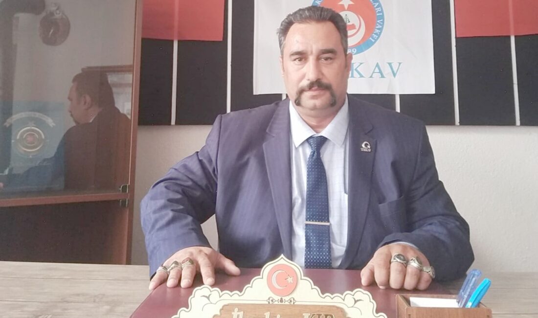 Türk Dil Bayramı dolayısıyla açıklama yapan TÜRKAV Afyonkarahisar Şube Başkanı