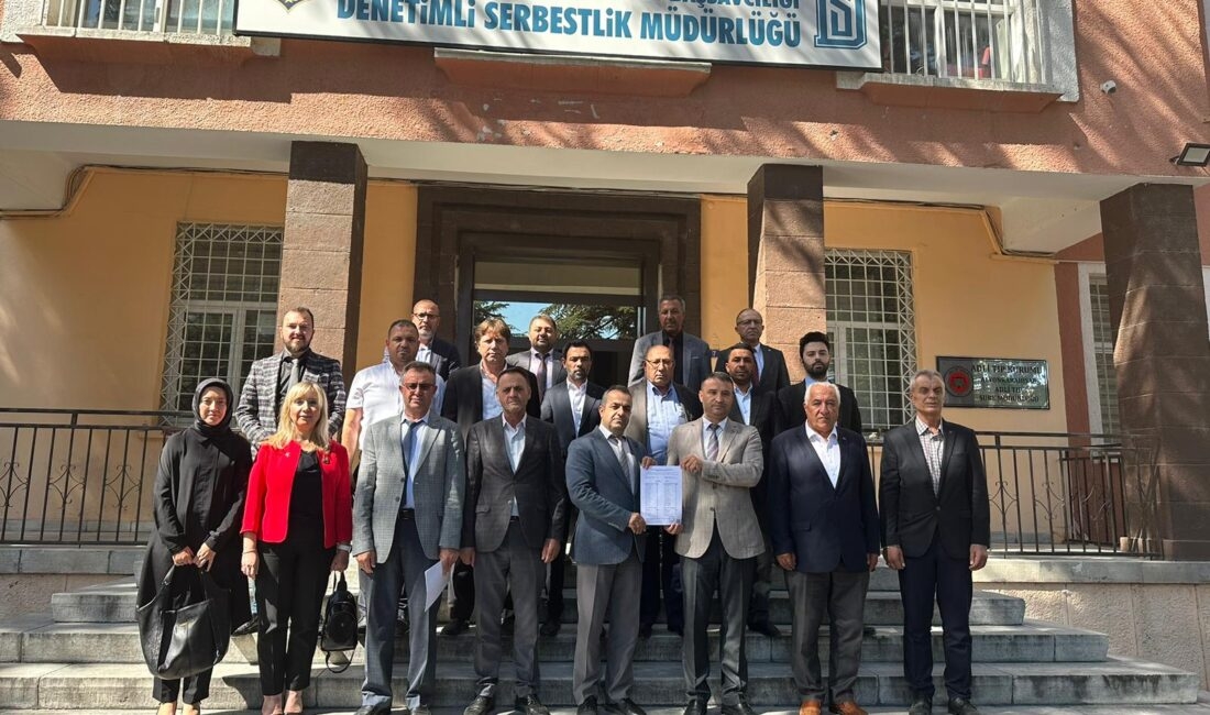 Ahmet Kahveci mazbatasını aldı Geçtiğimiz günlerde yapılan kongrede güven tazeleyen Mhp Afyonkarahisar İl Başkanı