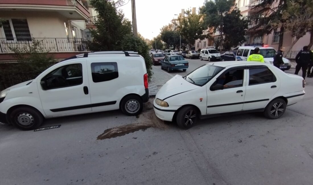 Afyonkarahisar Dumlupınar Mahallesi Menderes Caddesi’nde polis ekiplerinin dur ihtarına uymayan