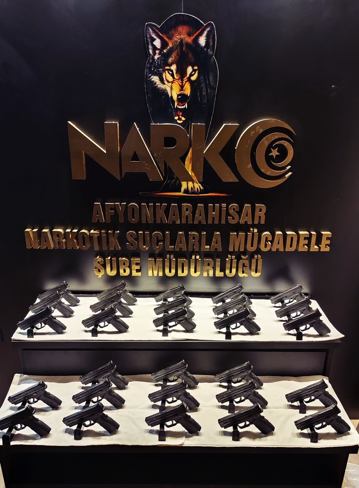 AFYONKARAHİSAR’DA GÜVENLİK GÜÇLERİ TARAFINDAN ŞÜPHE ÜZERİNE DURDURULAN İKİ ARAÇTA YAPILAN