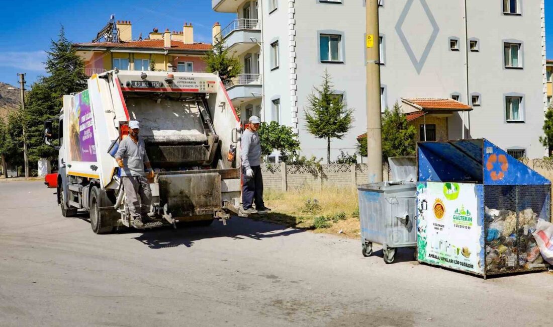 AFYONKARAHİSAR BELEDİYESİ, ÇÖP TOPLAMA ESNASINDA OLUŞAN VE ÇEVREYİ RAHATSIZ EDEN