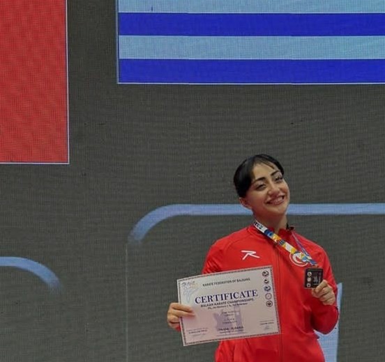 AFYONKARAHİSARLI SPORCU AYŞE YILMAZ BALKAN BÜYÜKLER KARATE ŞAMPİYONASI'NDA BÜYÜK KADIN
