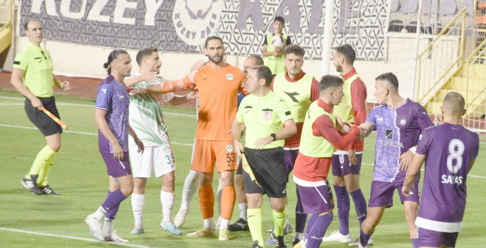 HES İlaç Afyonspor ile Kırşehir Futbol Kulübü arasında oynanan karşılaşmanın