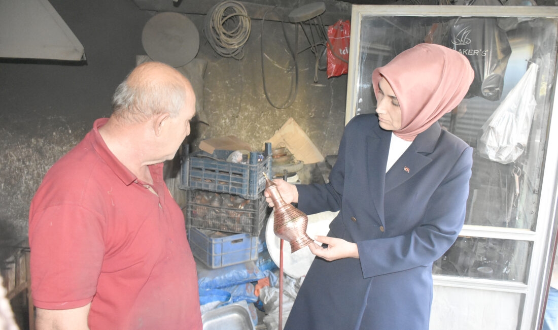Afyonkarahisar Valisi Kübra Güran Yiğitbaşı, 58 yıldır kalay ustalığı yapan
