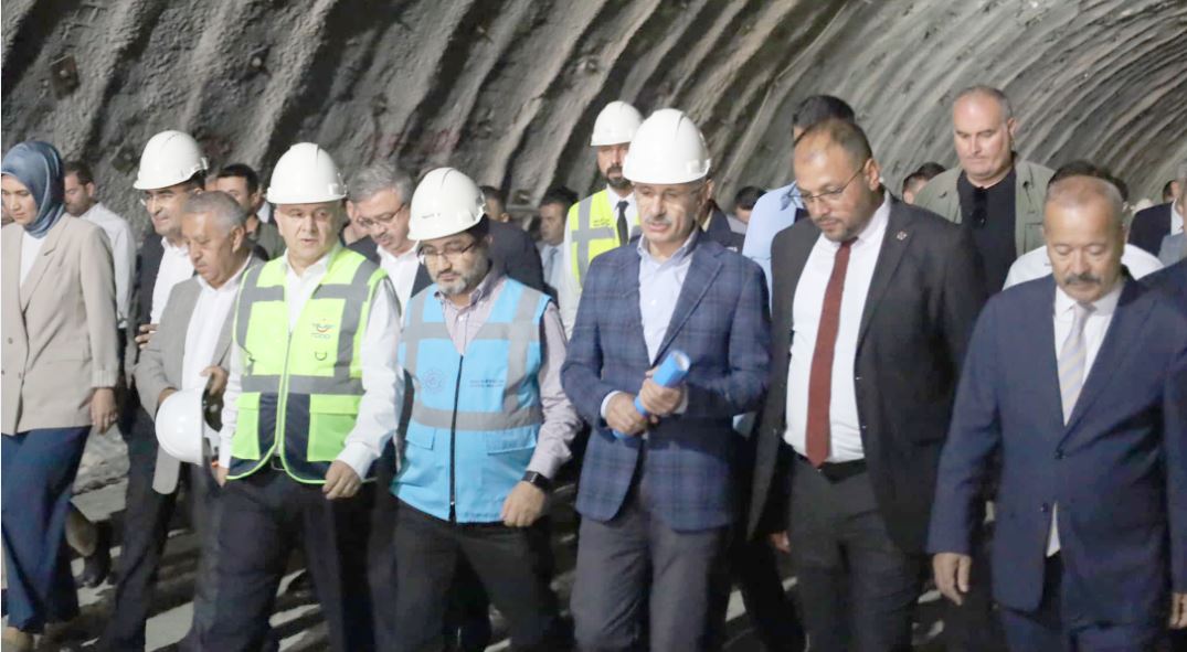 Ulaştırma ve Altyapı Bakanı Abdulkadir Uraloğlu, Bayat ilçesinde devam eden