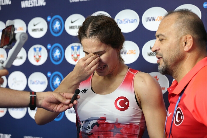 Dünya Güreş Şampiyonası’nda kadınlar 68 kiloda mücadele eden Buse Tosun Çavuşoğlu, Moğolistan’dan