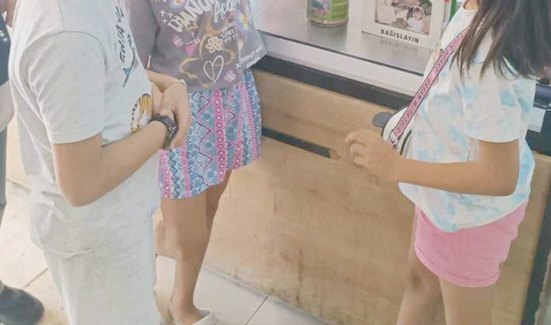  Afyonkarahisar’da Selçuklu Mahallesi’nde oturan dört öğrenci kendi yaptıkları kek