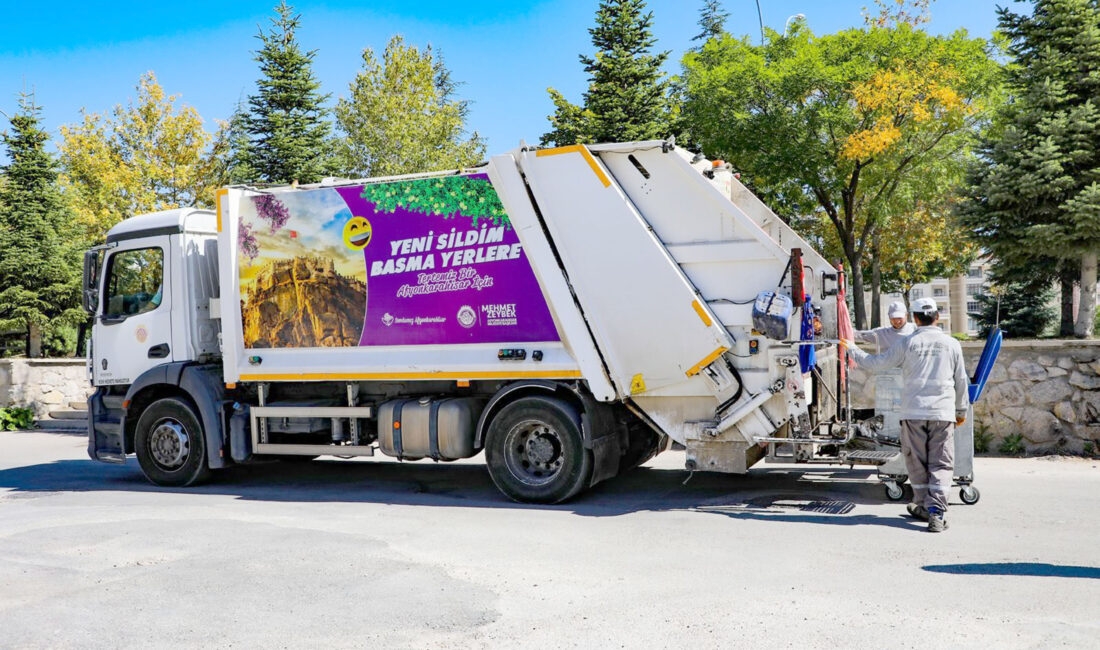Afyonkarahisar Belediyesi, çöp toplama esnasında oluşan ve çevreyi rahatsız eden