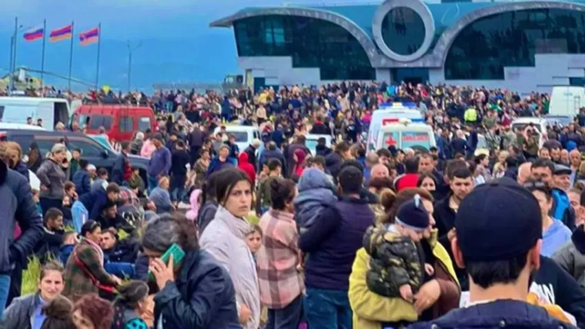 Azerbaycan’ın Karabağ’da gerçekleştirdiği antiterör operasyonunun ardından yüzlerce Ermeni, Rus barış