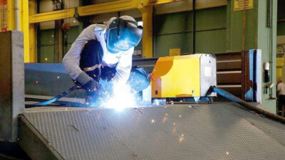 Buna göre, firma sayıları bakımından, toptan ve perakende ticaret, motorlu