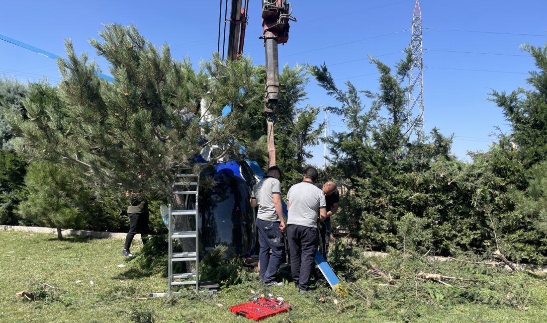   Afyonkarahisar’da iniş sırasında rüzgara kapılarak alçak mesafeden bir otelin