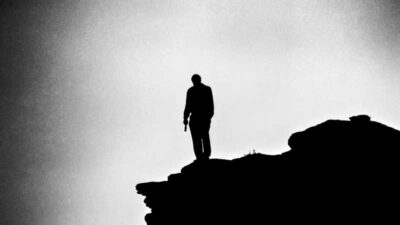 Askerden yeni gelen kişi sevgilisiyle kaleye çıkarak intihar girişiminde bulundu.