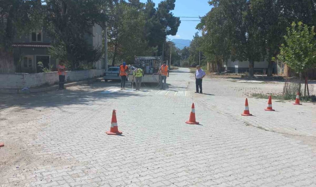 KÖY OKULLARI ÖNÜNE YAYA VE OKUL GEÇİDİ YAPILIYOR