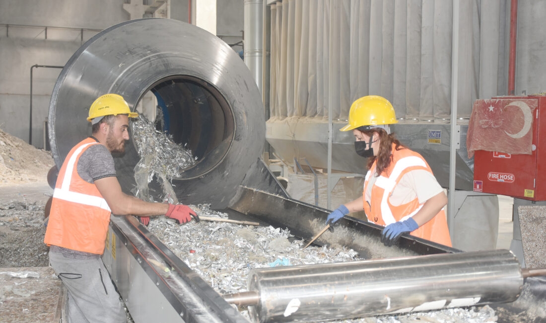 Emirdağ ilçesinde süt ve meyve suyu kutularının geri dönüşümünden üretilen