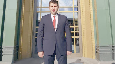 Sinanpaşa İlçesi Düzağaç Belediyesinde çalışan bir memur, Düzağaç Belediye Başkanı