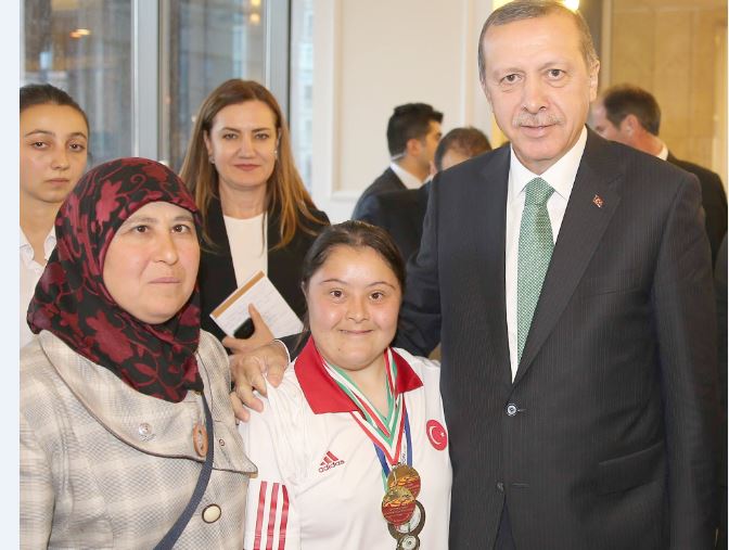 Münevvere Yılmaz’dan 1 altın, 1 gümüş madalya Afyonkarahisar’ın gururu down