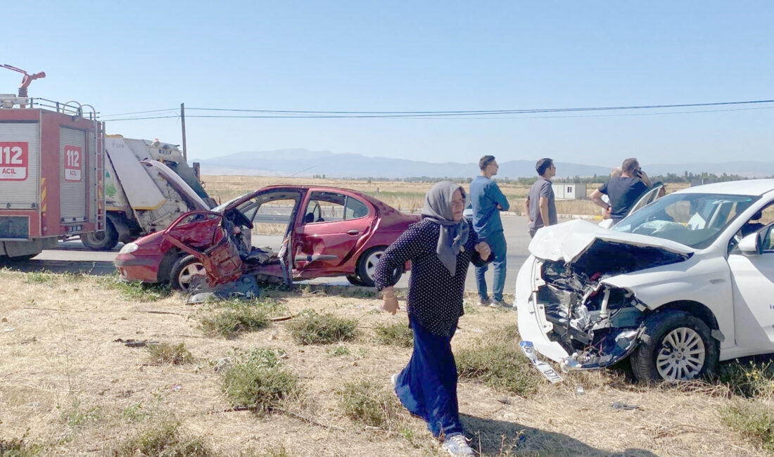 Afyonkarahisar’da otomobil ile Afyonkarahisar Valiliği İl Özel İdaresine ait arazi