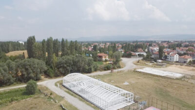 Sinanpaşa Belediye Başkanı Erdal Karaman, yüzme havuzunun yapımının hızla devam