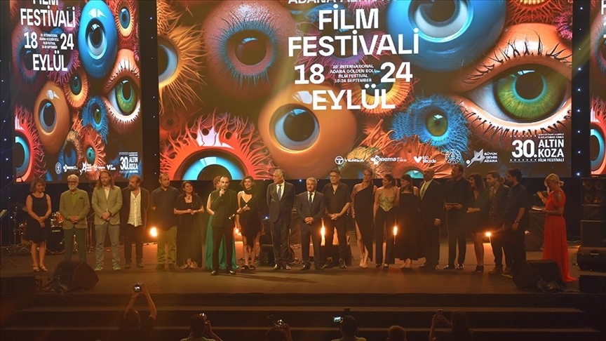 Ulusal Uzun Metraj Film Yarışması’nda “En İyi Film” ödülü, yönetmenliğini
