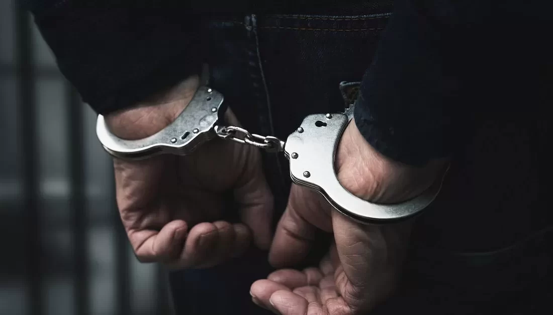 Afyonkarahisar’da peçeteye emdirilmiş bin 22 kullanımlık uyuşturucu ile yakalanan 2
