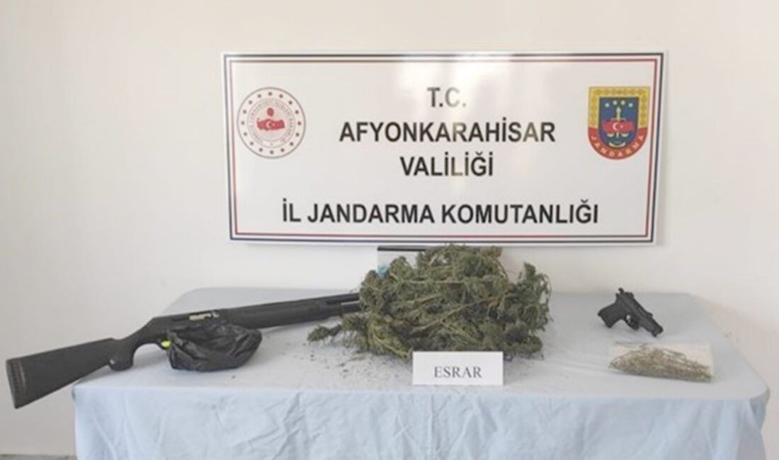   Afyonkarahisar’da jandarma tarafından gerçekleştirilen operasyonda bin 334 gram esrar