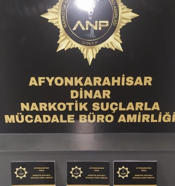 Afyonkarahisar’ın Dinar ilçesinde bir eve yapılan uyuşturucu baskınında gözaltına alınan