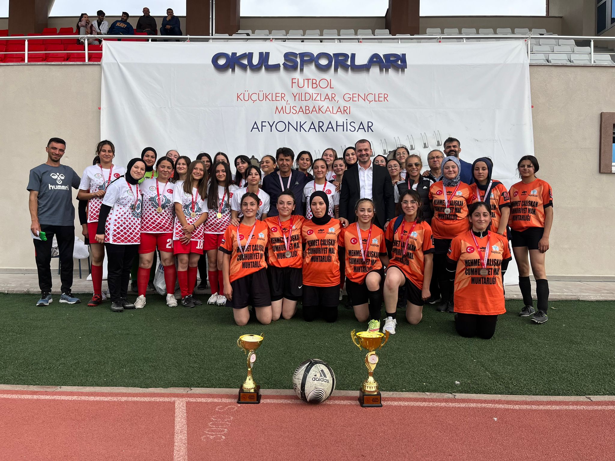 Afyonkarahisar’da Okul Sporları Genç Kızlar kategorisinde Şuhut Zafer Anadolu Lisesi
