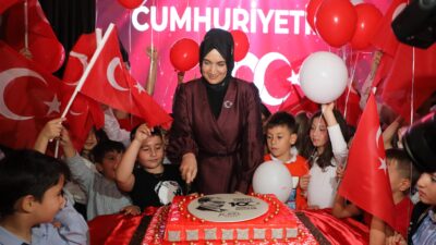  29 Ekim Cumhuriyet Bayramı Kabul Töreni’nde konuşan Vali Kübra Güran