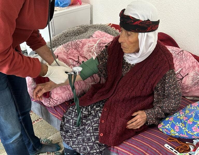 İl Sağlık Müdürlüğü’ne bağlı ESH ekipleri, Afyonkarahisar genelinde 100 yaşında