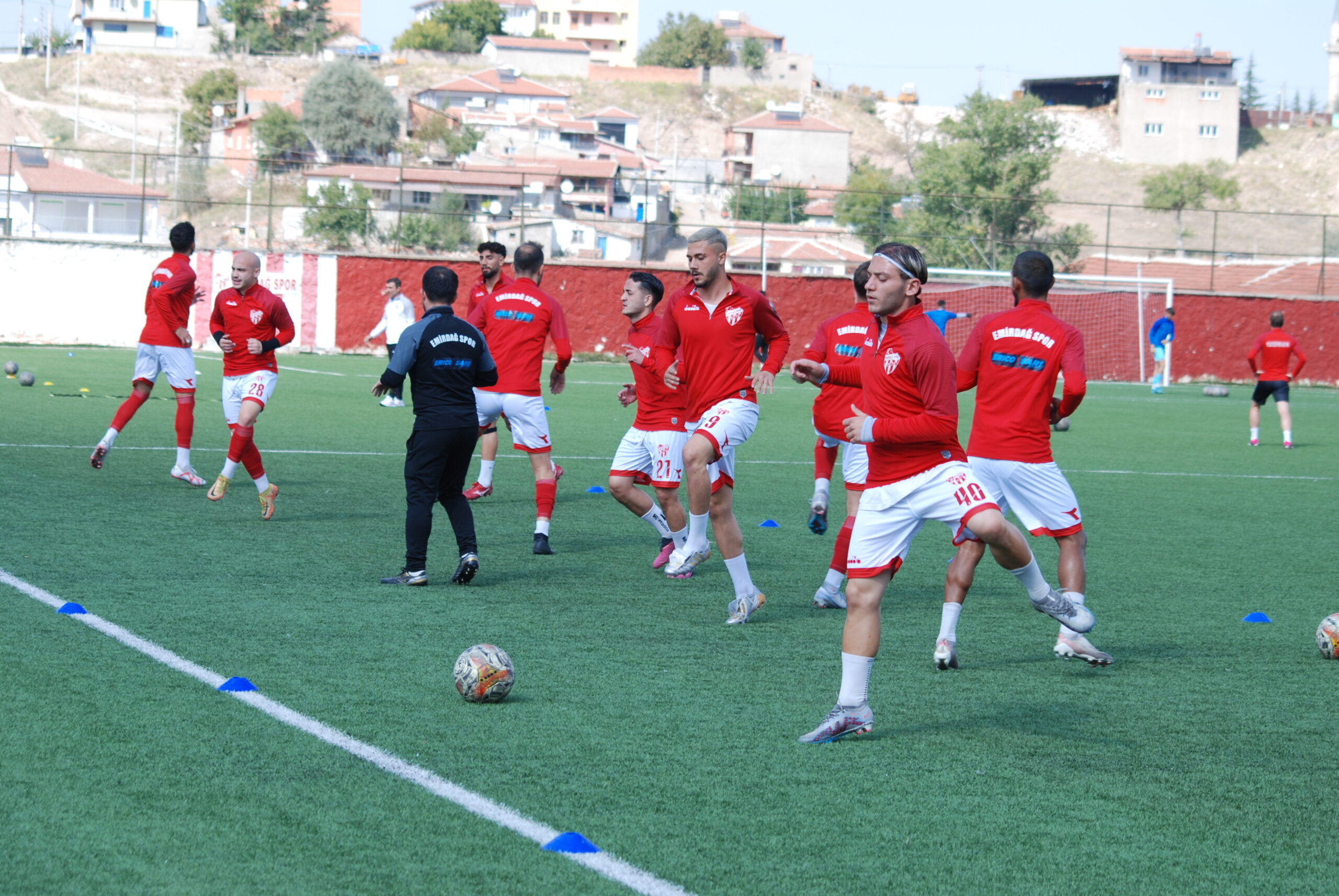 Afyonkarahisar’ın Bölgesel Amatör Lig’deki iki temsilcisinden Emirdağspor yarın kendi sahasında