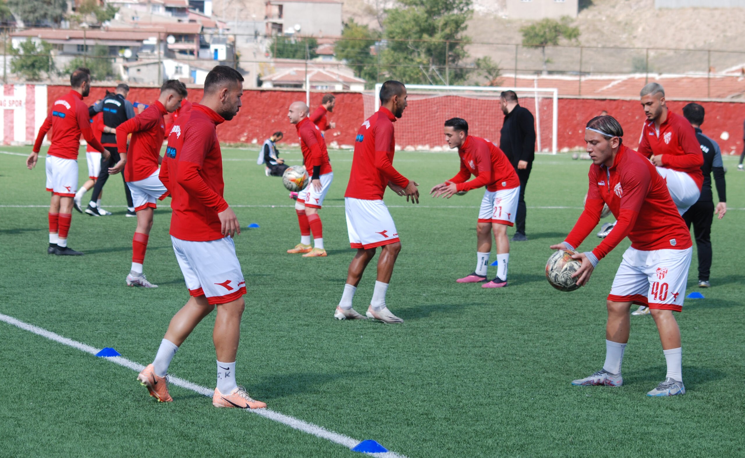 Afyonkarahisar temsilcileri Emirdağspor ile Belediye Bolvadin Termalspor’un mücadele verdiği Bölgesel