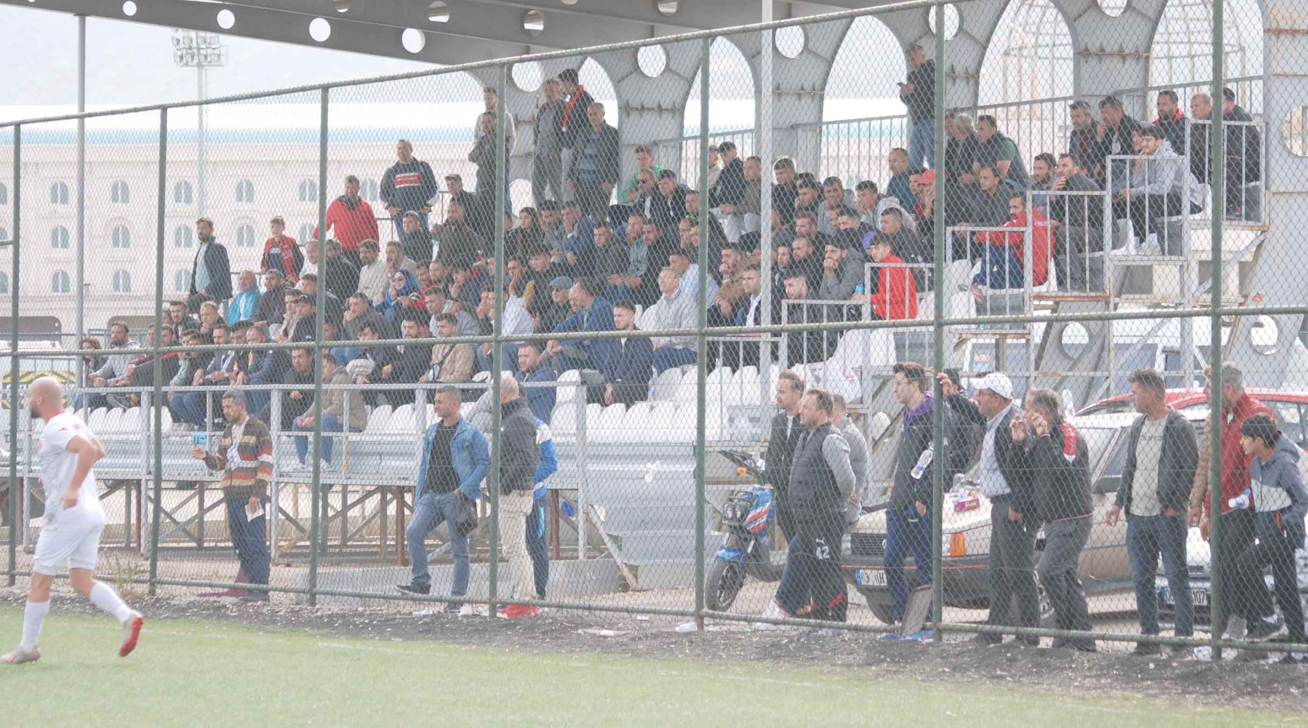 Geçmiş yıllarda profesyonel liglerde de yer almasına rağmen bir süredir