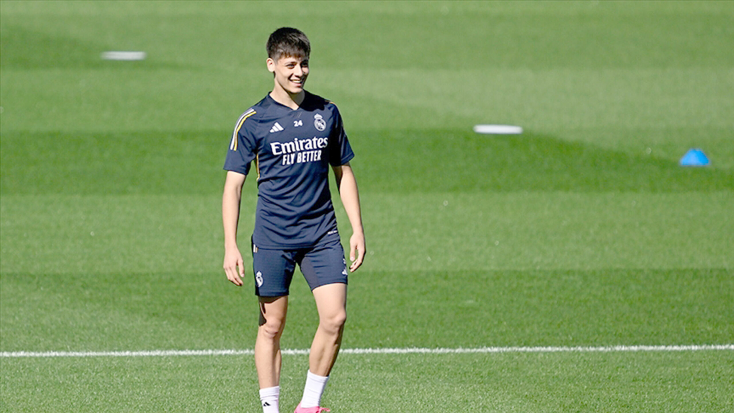 İspanya’nın Real Madrid takımında forma giyen 18 yaşındaki milli futbolcu