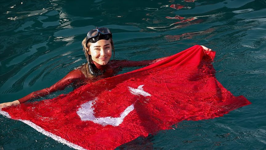 Milli sporcu Şahika Ercümen, Cumhuriyet’in 100. yılı etkinlikleri kapsamında Antalya’da