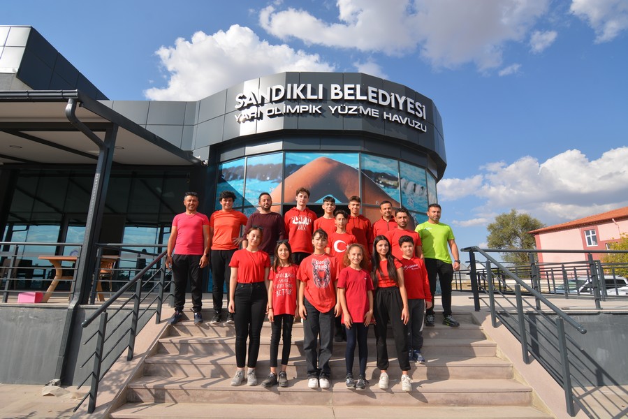  Sandıklı ilçesinde yüzme öğrenen gençler, 4-5 Kasım’da Bodrum’da düzenlenecek olan