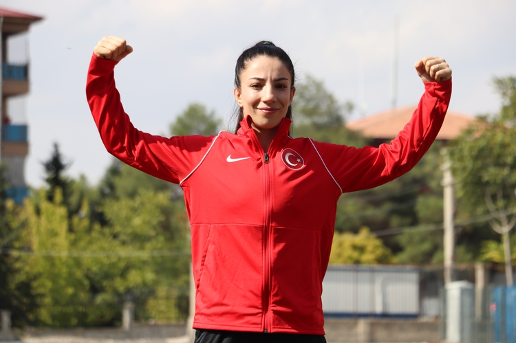 Sırbistan’da düzenlenen Dünya Güreş Şampiyonası’nda 2024 Paris Olimpiyatları’na kota alan