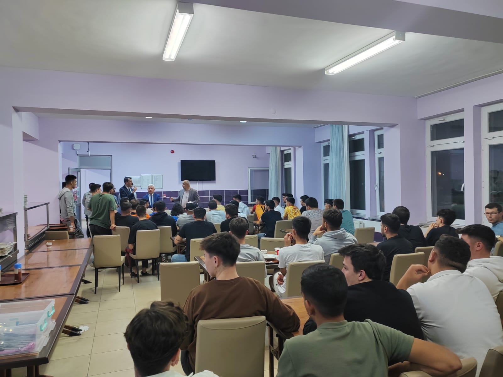 Şuhut Yurt Müdürlüğü’nde düzenlenen söyleşi programına katılan Gençlik ve Spor