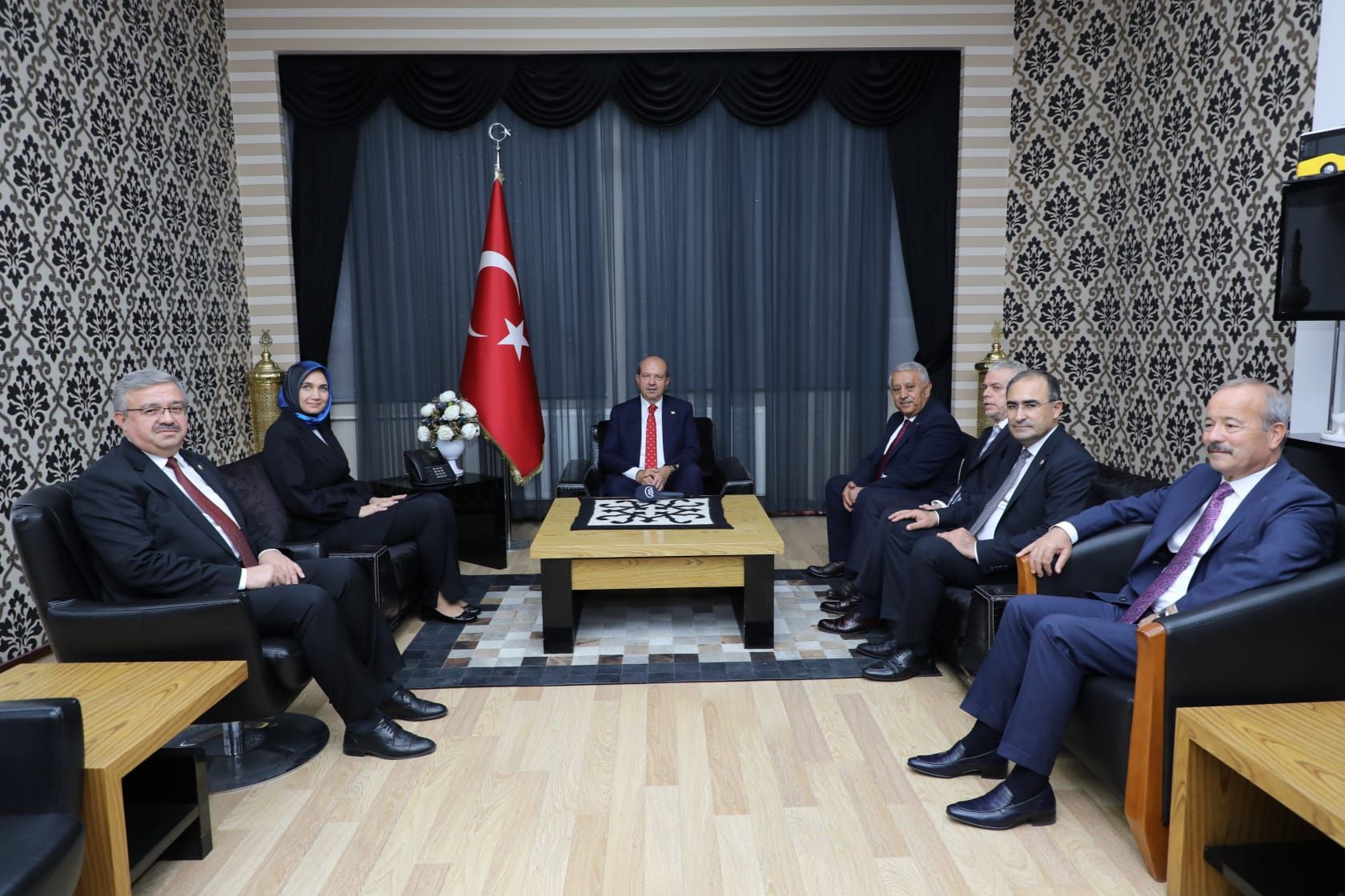 Belediye Başkanı Mehmet Zeybek’i ziyaret eden KKTC Cumhurbaşkanı Ersin Tatar,