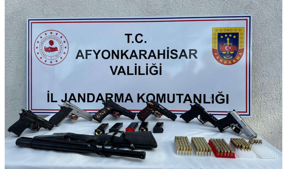 İl Jandarma Komutanlığı’na bağlı ekipler, Dinar ilçesi Göçerli köyünde düğünde