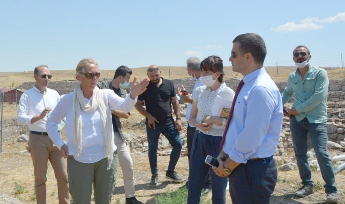 Afyonkarahisar’daki Apameia ve Amorium antik kentlerinde devam eden kazılar, geçmişle