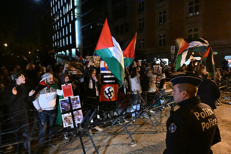 Avrupa Birliği (AB) Liderler Zirvesi’nin düzenlendiği Brüksel’de Filistinlilere destek için